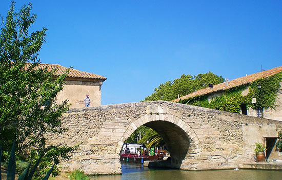 Brücke über den Canal du Midi in Le Somail