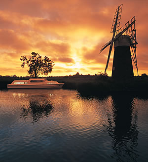 Norfolk Broads - Abendstimmung mit dem Hausboot