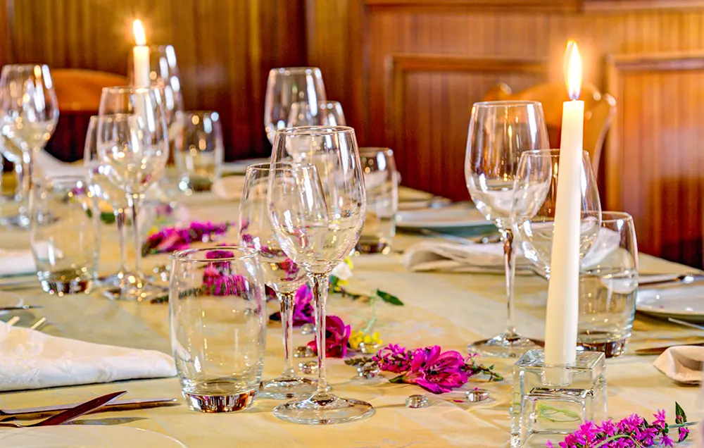 Hotelschiff Athos - gedeckter Tisch