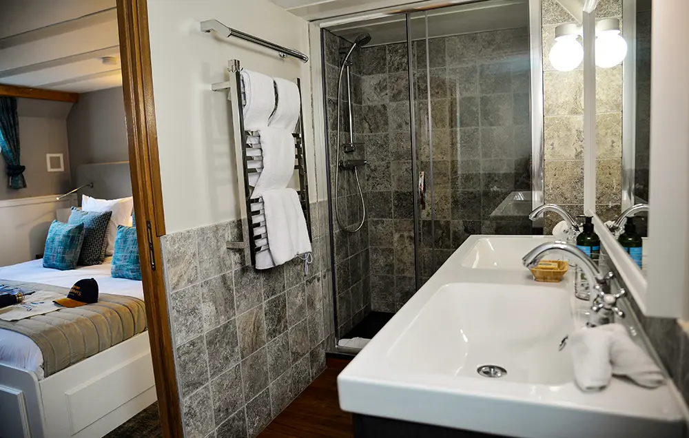 Hotelschiff Finesse - Badezimmer an Bord