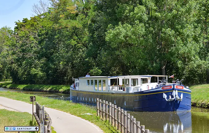Hotelschiff 'Finesse' unterwegs im Burgund