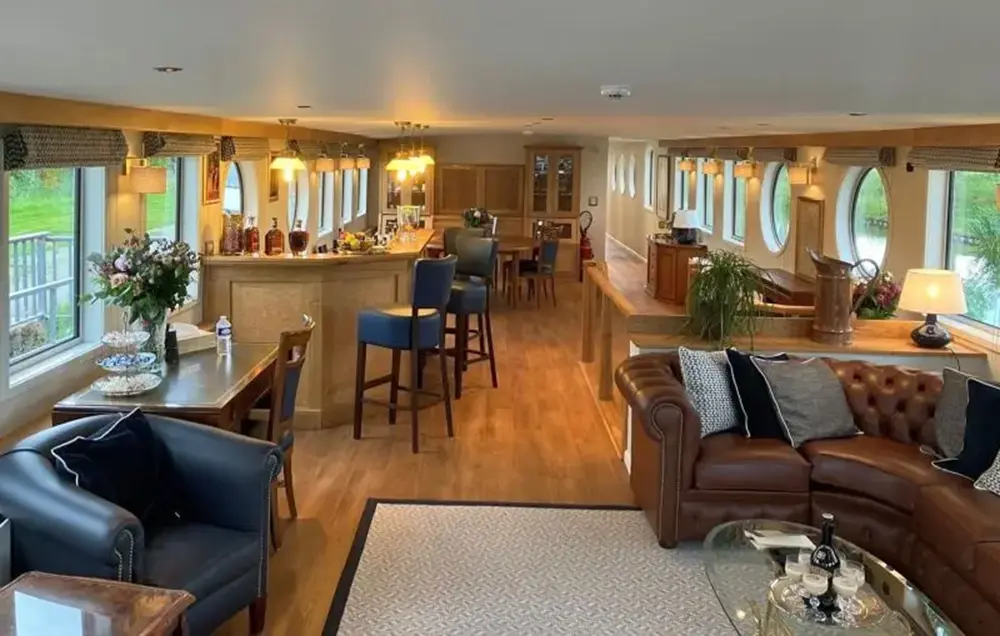 Hotelschiff 'Kir Royale'- Salon