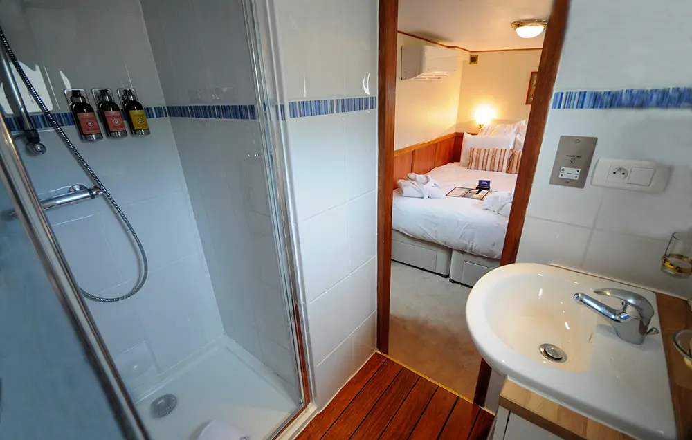 Hotelschiff 'L'Art de Vivre' - Badezimmer