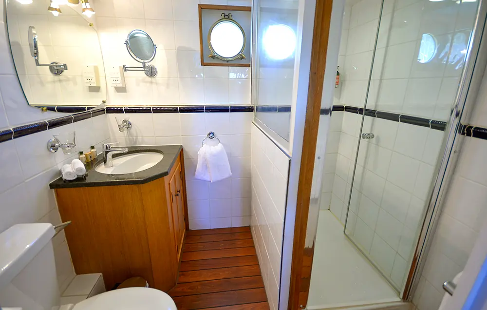 Hotelschiff L'Impressionniste - gedeckter Tisch