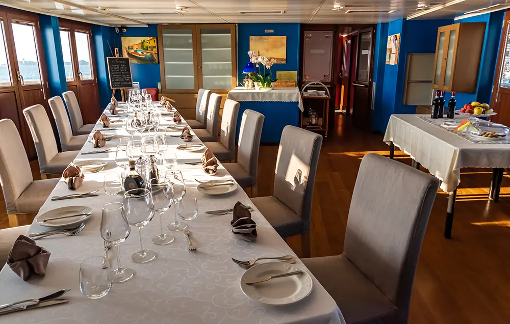 Hotelschiff 'La Bella Vita' - eingedeckt