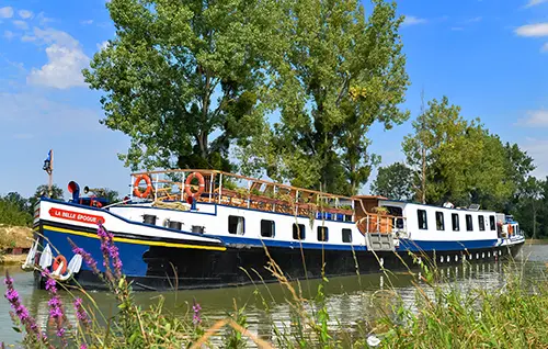 Hotelschiff 'La Belle Epoche' auf dem Canal de Bourgogne