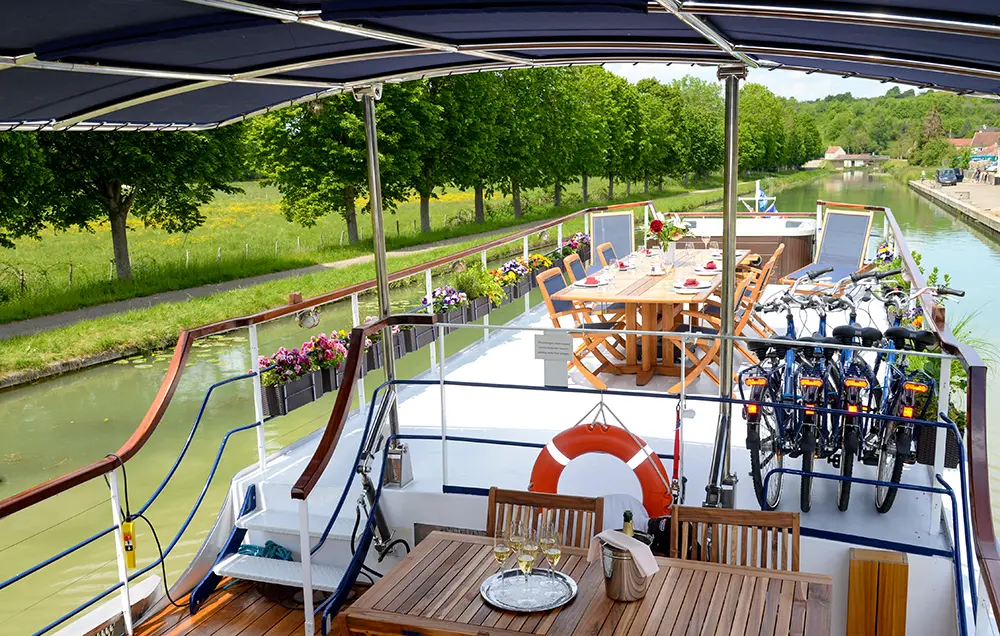 Hotelschiff 'La Belle Epoche' an Deck