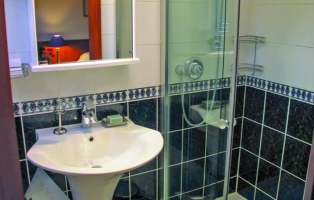 Flusskreuzfahrt mit dem Hotelschiff Magna Carta - Badezimmer