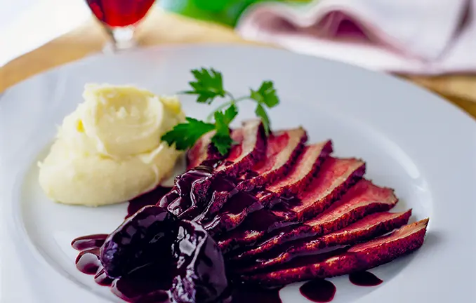 Hotelschiff - Abendessen an Bord - Magret de Canard