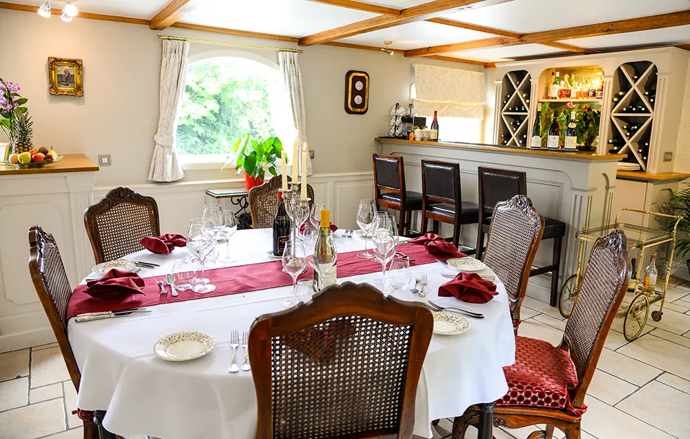 Hotelschiff Renaissance - gedeckter Tisch