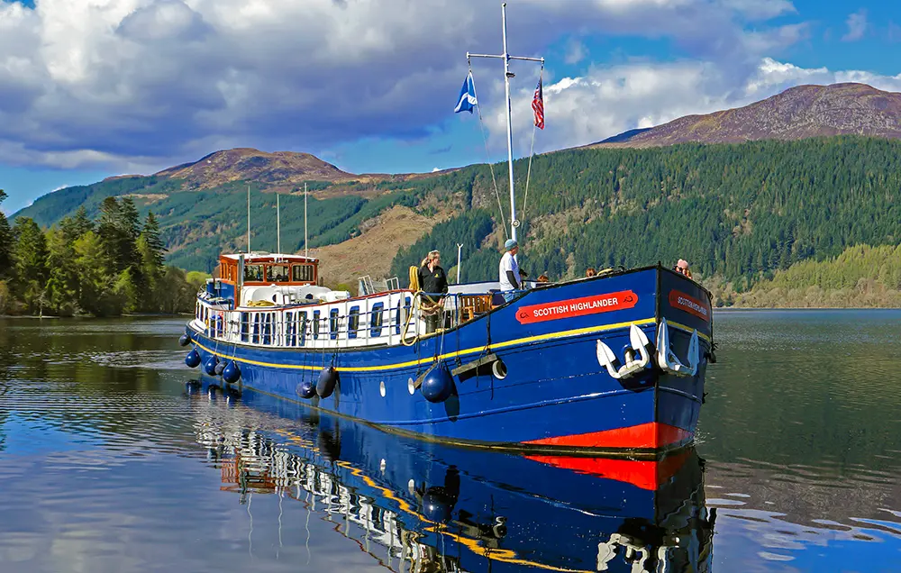 Hotelschiff 'Hotelschiff 'Scottish Highlander' auf dem Kaledonischen Kanal