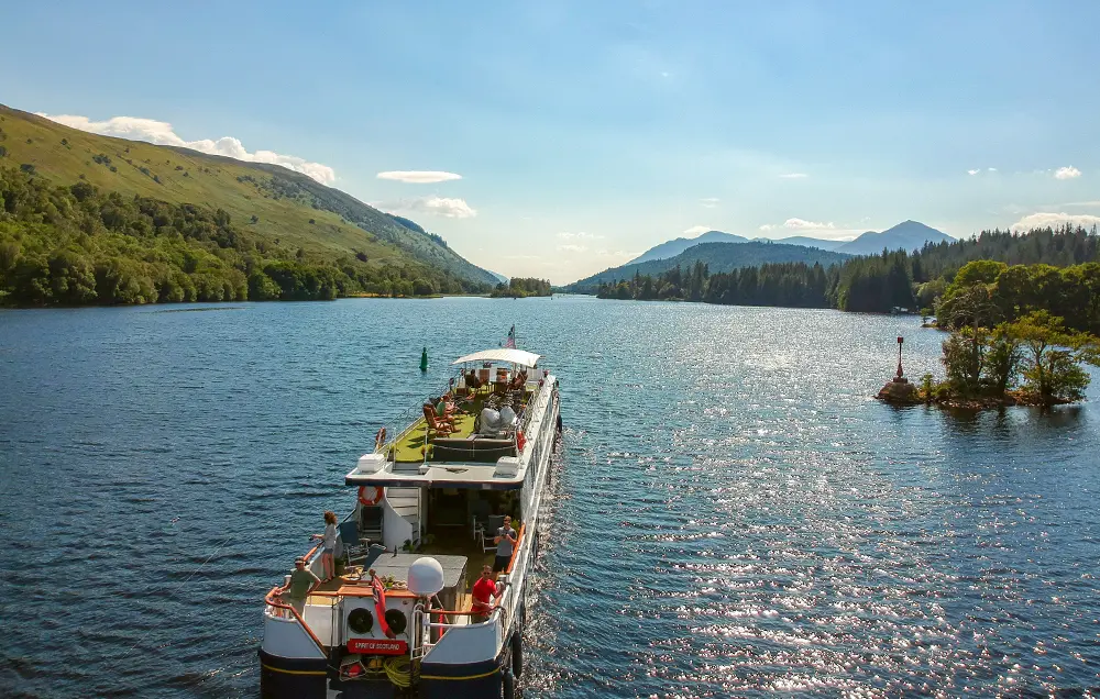 Hotelschiff 'Spirit of Scotland' auf dem Kaledonischen Kanal