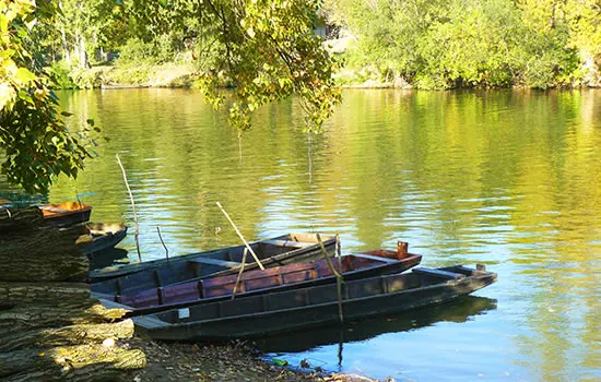 Boote auf der Tisza (Theiß) in Ungarn 