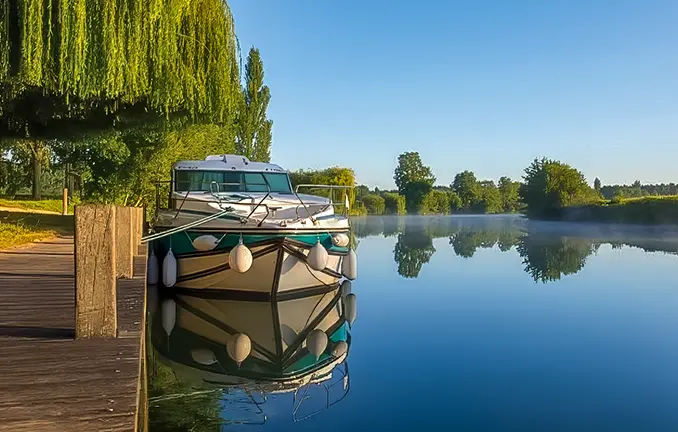 Hausboot aus der Flotte Nicols auf der Charente (Oliver Friedrich - hausboot-nicols.de) Hausboot aus der auf der Charente
