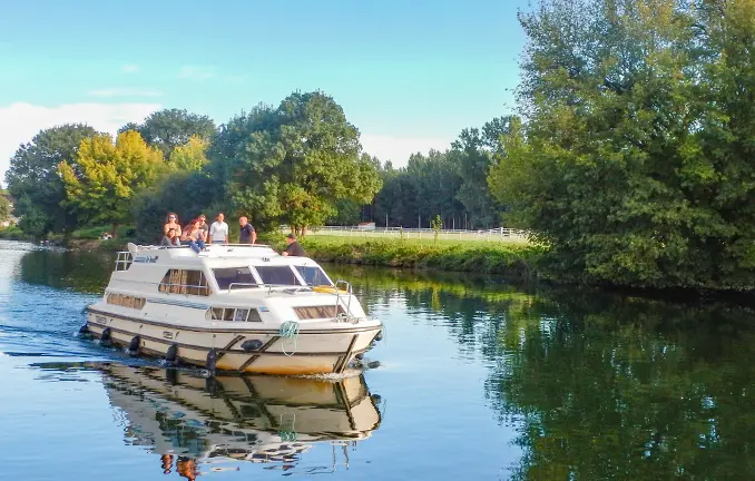 Hausboot fahren auf der Charente (unbekannt - leboat.com) Hausboot auf der Charente