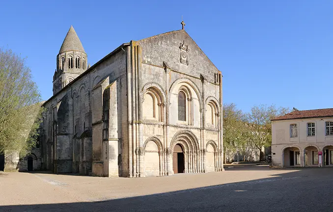 Abbaye aux Dames in Saintes an der Charente (Roel - stock.adobe.com) Abbaye aux Dames in Saintes