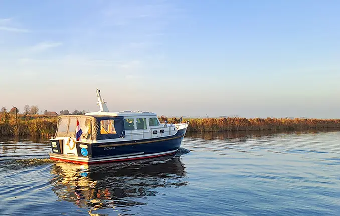 Hausboot fahren im Winter
