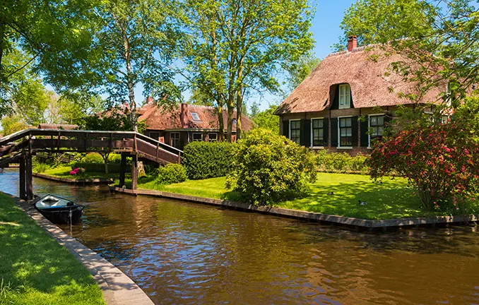 Idyllisches Städtchen in den Niederlanden - Giethoorn Giethoorn, Niederlande