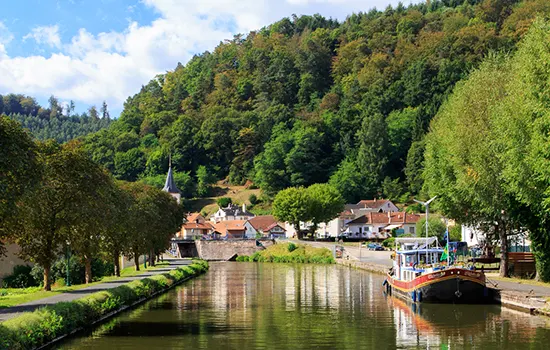 Hausbooturlaub im Elsass  - auf dem Rhein-Marne- Kanal bei Lutzelbourg