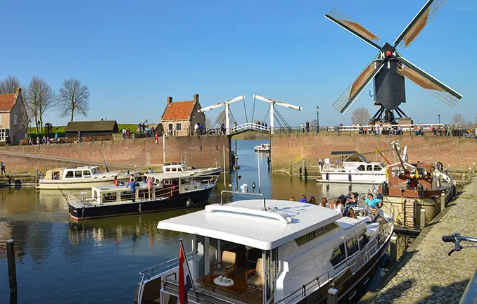 Boote bei Heusden (egonzitter - stock.adobe.com) Boote bei Heusden