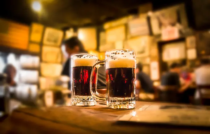 Irish Pub - an der Theke (littleny - stock.adobe.com) Irish Pub