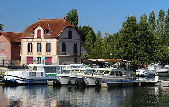 Hausboote in Joigny an der Yonne - Locabaot Charterbasis