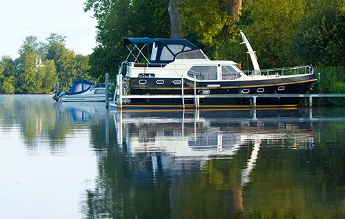 Motoryacht in Mecklenburg