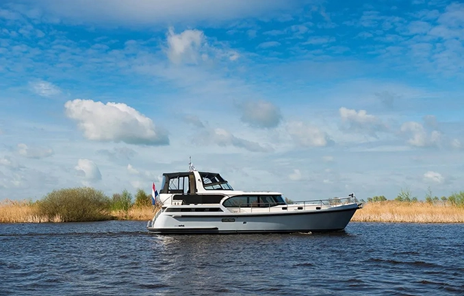 Motoryacht 'Jetten' auf der Mecklenburgischen Seenplatte