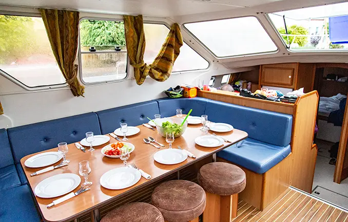 Tarpon 49 Quattro Prestige - Hausboot mieten für einen Bootsurlaub Tarpon 49 Quattro Prestige - Hausboot mieten für einen Bootsurlaub
