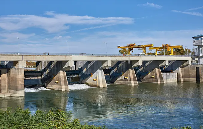 Wasserkraft der Tisza (©Gudellaphoto - stock.adobe.com) Wasserkraft auf der Tisza