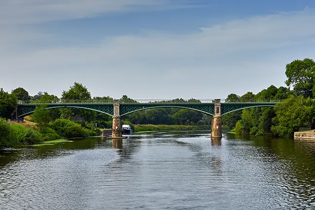 Die Brücke 'Pont de Longon' über dem Fluss 'La Vilaine'