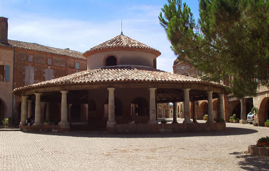 historisches Gebäude in Auvillar