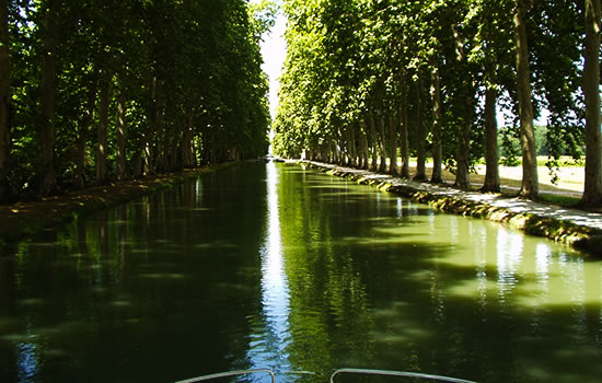 Bootsurlaub Garonne - Hausbootfahrt auf dem Garonne-Seitenkanal im Aqutaine