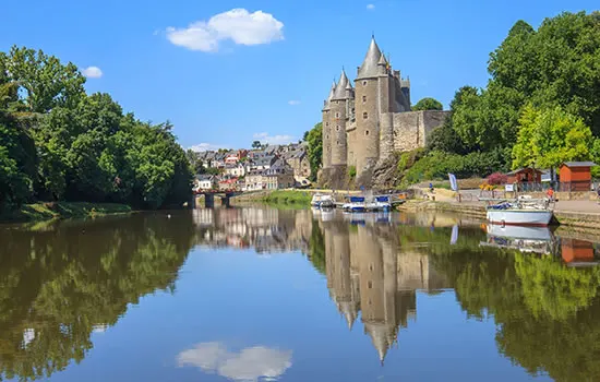 Schloss Josselin am Canal de Nantes á Brest in der Bretagne