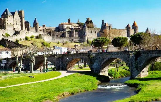 Carcassonne in Südfrankreich am Canal du Midi