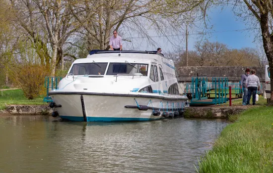 Schleusen - mit dem Hausboot auf den Canal du Nivernais