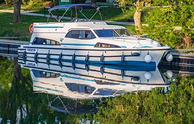 Hausboot Mystique mit 3 Kabinen