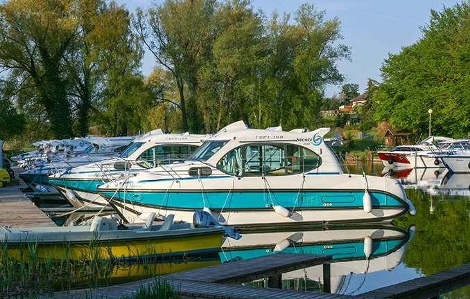 Nicols Hausboote an der Charterstation in Lübz in Mecklenburg