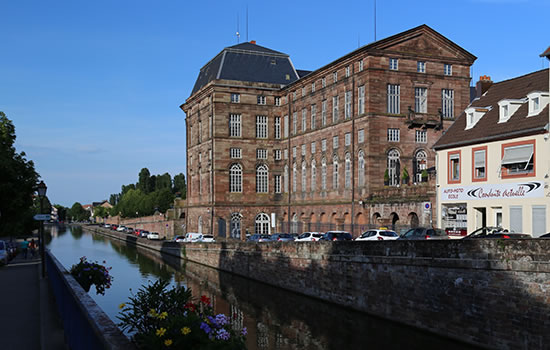 am Rhein-Marne-Kanal in Saverne: Schloß Rohan