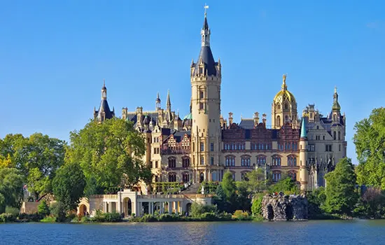 Ziel für eine Bootstour ab Lübz - Schloss Schwerin