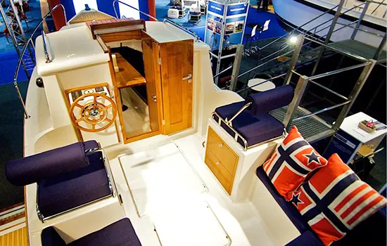 Drachtster Sloep 750 Cabin - Sitzplatz und Blick ins Boot