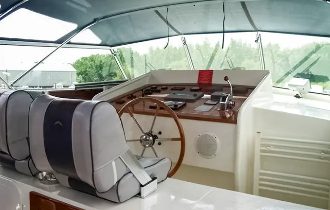 Motorboot 'Impression 1400' - Steuerstand