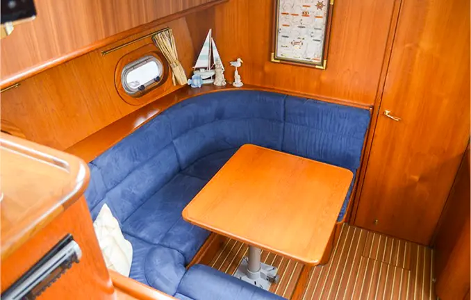 Motorboot Advantage 42 - Sitzbereich