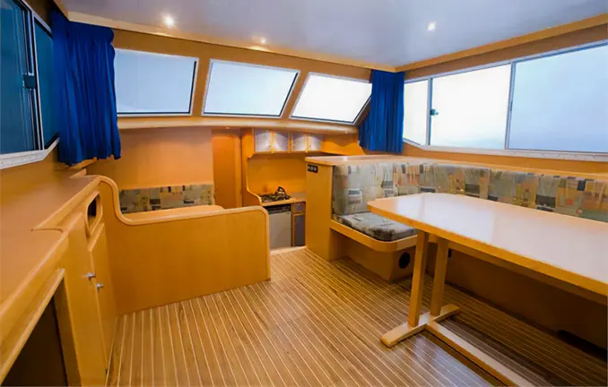Motorboot 'Renal 45' - Wohnbereich unter Deck