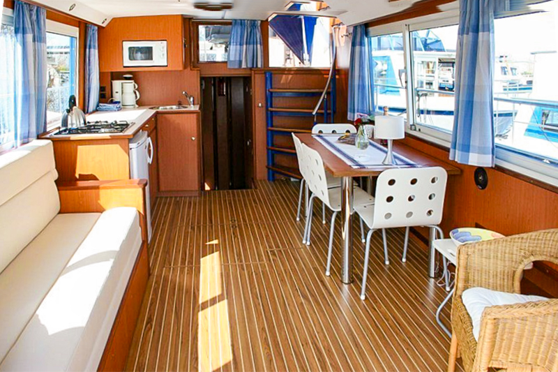 Safari Houseboat 1200 - Wohnzimmer mit Küche