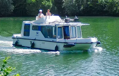 Hausboot 'Hausboot Espade 850 Fly' mit 1 Kabine'