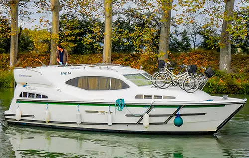 Hausboot 'Haines Rive 34' - ein Charterboot mit 2 Kabinen Hausboot 'Haines Rive 34'