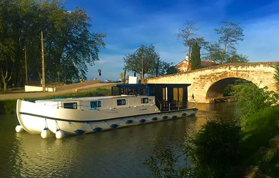 Hausboot La Peniche Premium 4 - 5 Personen - Mietboot im Burgund und im Elsass von Les Canalous