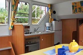 Hausboot Tarpon 32 Küchenzeile