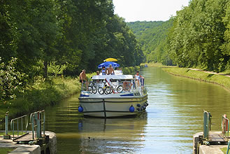 Canal du Nivernais mit dem Hausboot